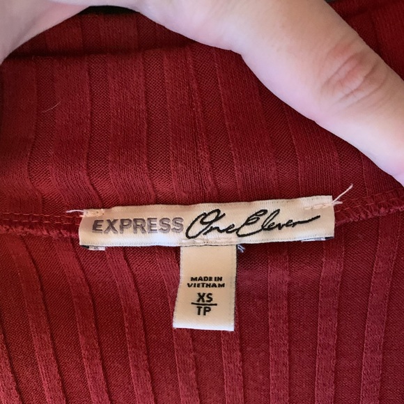 *SOLD* EXPRESS RED CROP TOP - Picture 4 of 4